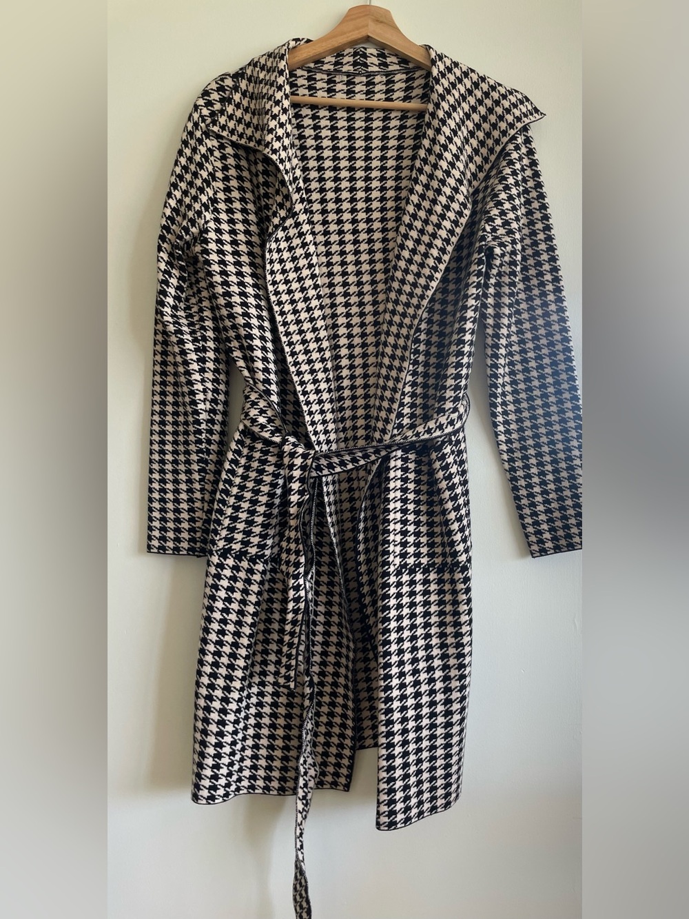 Women’s Houndstooth Belted Coat - Black & Cream